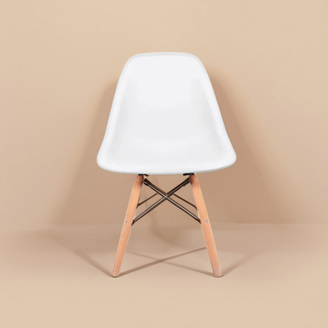 Chair with polypropylene shell and beech wood legs 